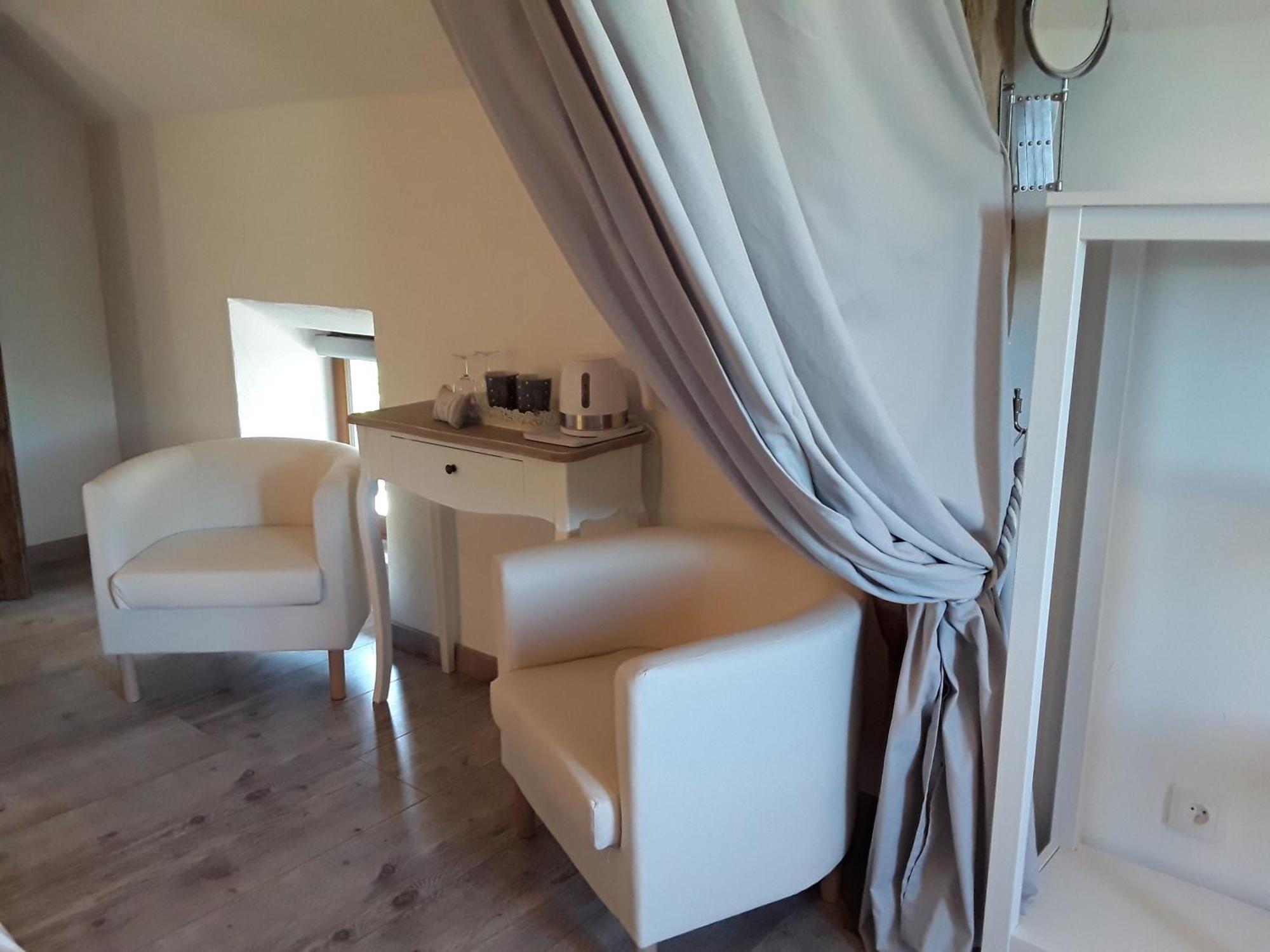 La Belle Ame Bed & Breakfast Saint-Priest-des-Champs Bilik gambar