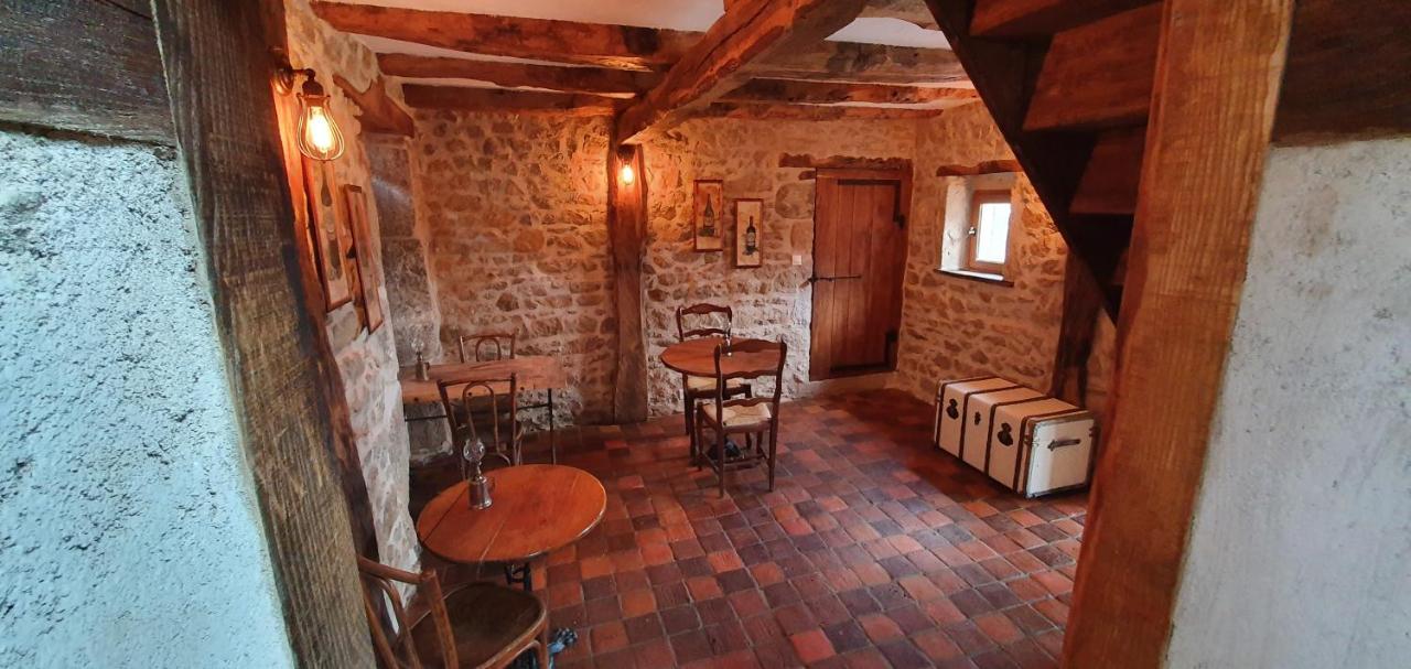 La Belle Ame Bed & Breakfast Saint-Priest-des-Champs Luaran gambar